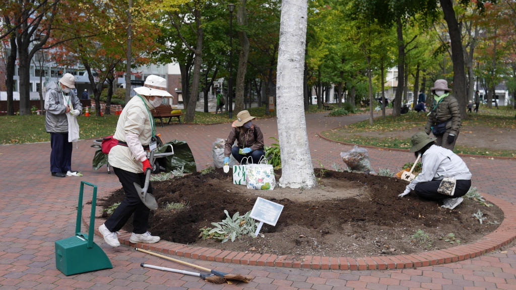 花壇の土づくり