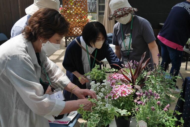 講師にアドバイスをいただいているところ