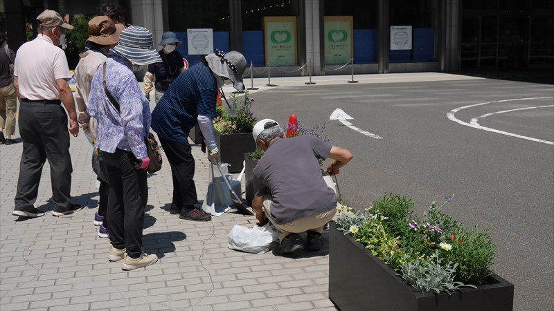 最後の班を手伝っている様子