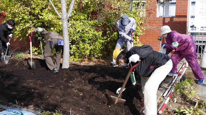 白石ネット植え替え作業