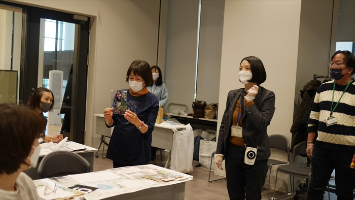 作品を紹介している