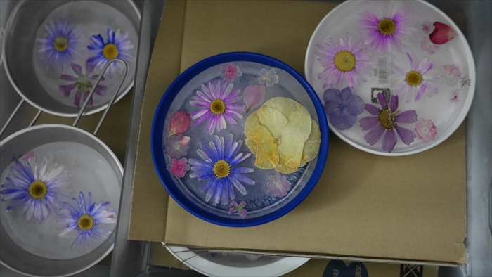 冷凍庫で冷やし固めている