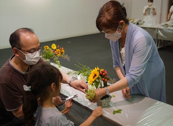 アレンジメント作成中のようす