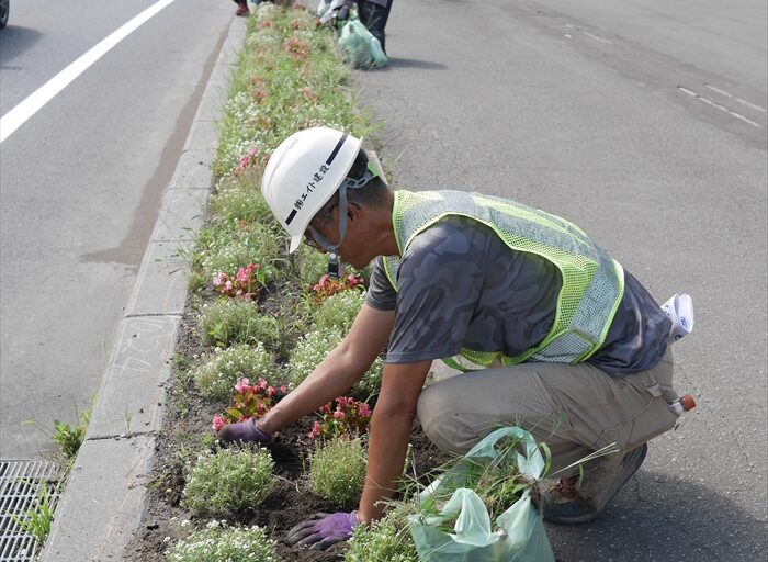 腰を伸ばして作業する