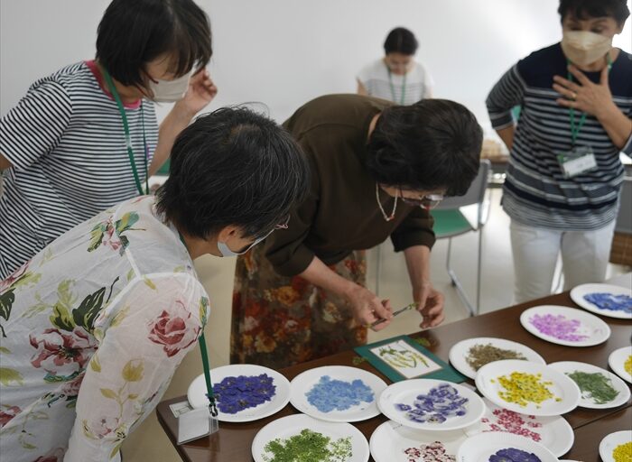 ポストカードつくりの様子