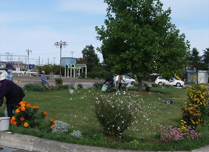 4つのテーマのある花壇