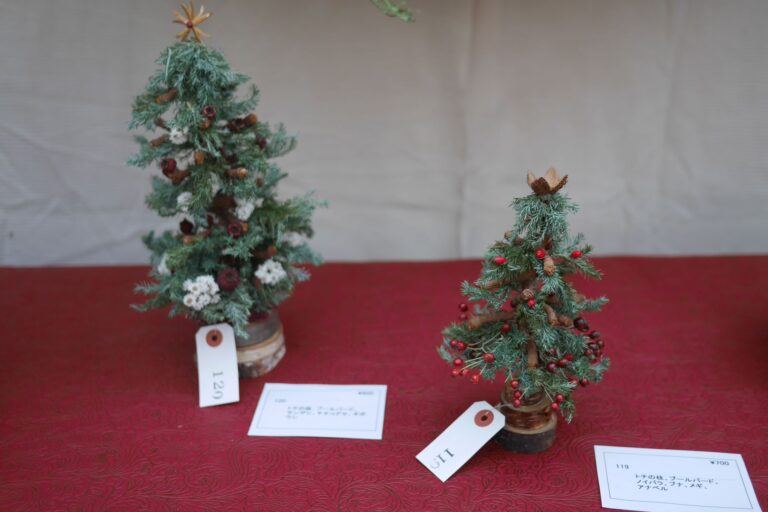 展示・販売されているミニツリー