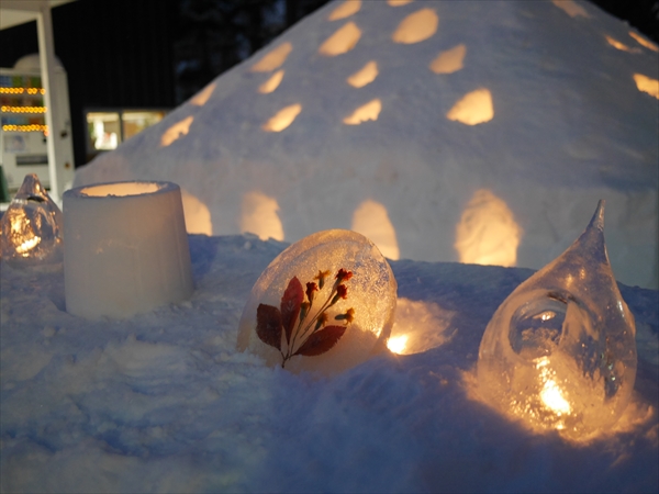 アイスボードとしずく型アイスキャンドル