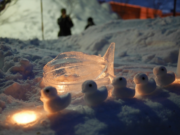 ひよこの雪玉の行進