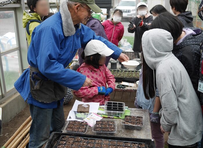 お子さんとお母さんの指導に忙しい永田さん