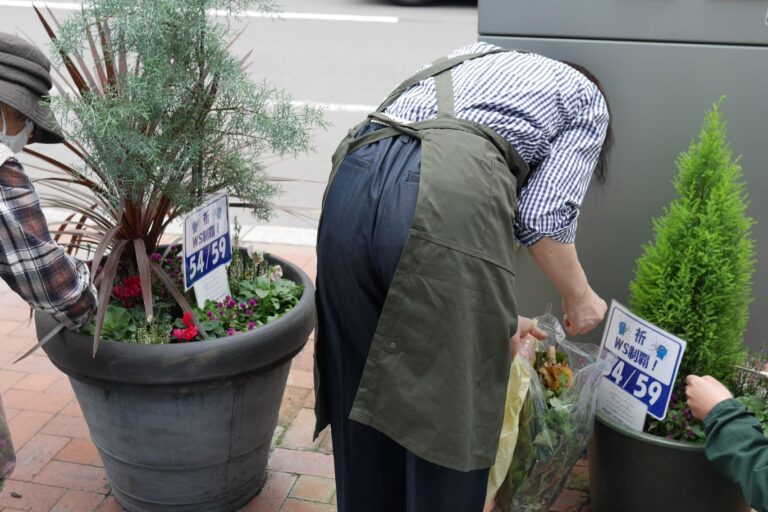 みんなでメンテナンスしている様子