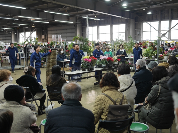 鉢花オークションの様子