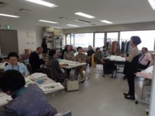 谷口講師に講評してもらっているところ