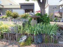 花さんぽストリート蕎麦屋の前