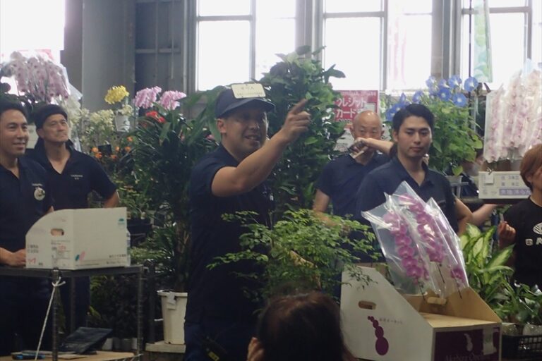 活気あるオークションのようす