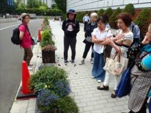 谷口さんと生育を確認しているところ