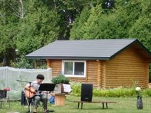 ギターの弾き語りの様子