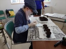 種まきをしているところ