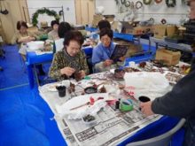 小さな動物を作っているところ