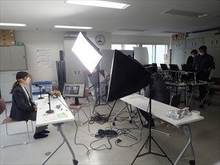 放送中の会議室の様子