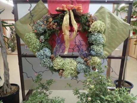 ハーブの会の方が作った大リース