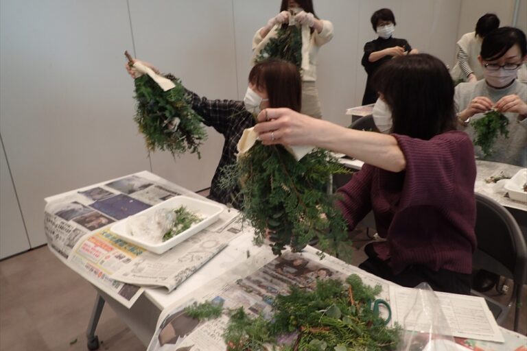 隣同士見せ合う