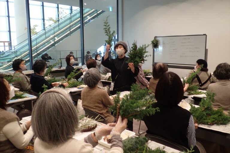 講師がポイントを教えている