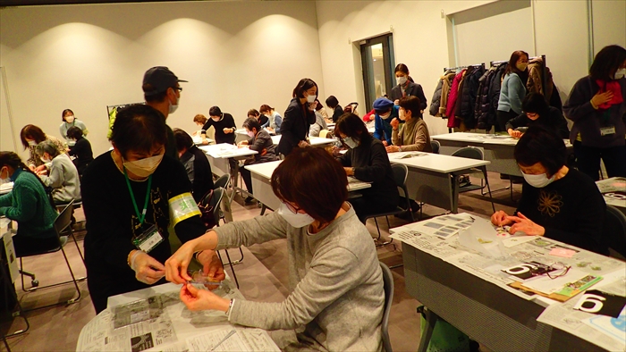 フローティングフレームづくりの様子