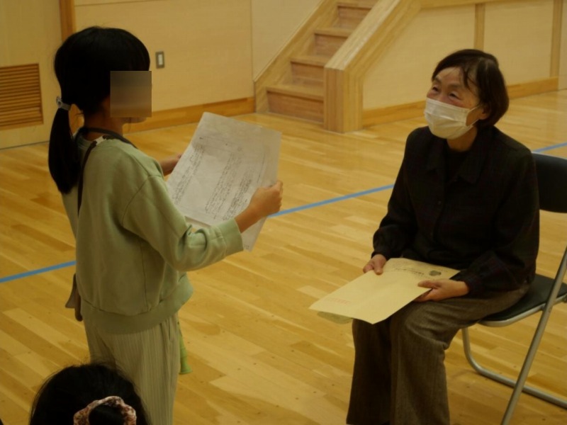 発表を聞く会員のようす