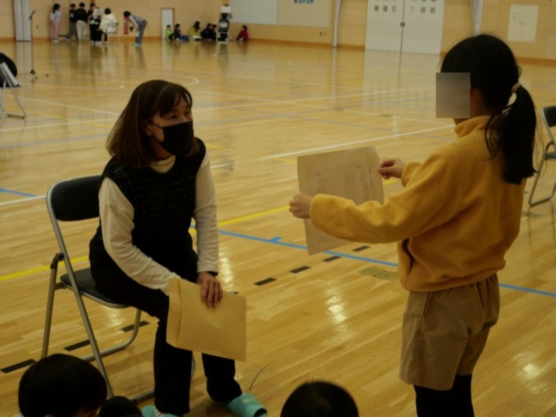 発表を聞く会員のようす