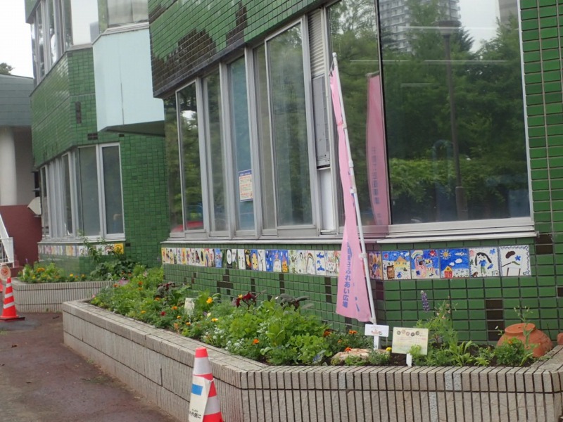 中島児童会館の花壇