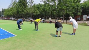 テニスサークルの準備運動の写真
