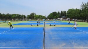 3面を使ってサークル活動をしている写真