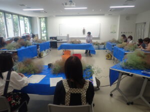 スモークツリーガーランド講座の様子