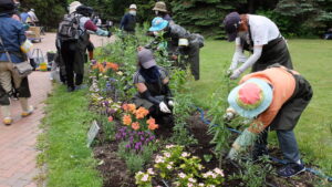 支柱を立てている様子