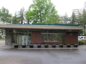 パークセンター横のコンテナの様子