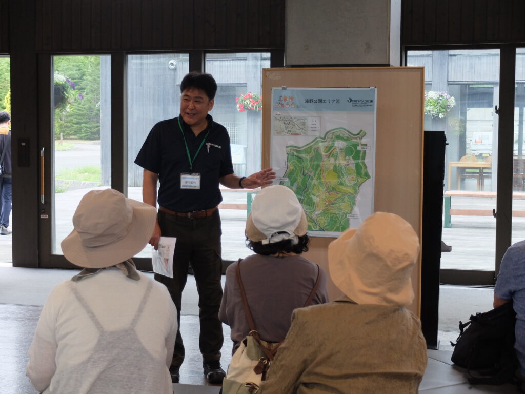 2024年さっぽろまちづくりガーデニング講座第10回目-見学会風景