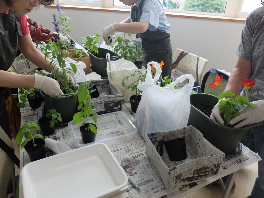 2025年さっぽろまちづくりガーデニング講座第8回目－講義・実習風景