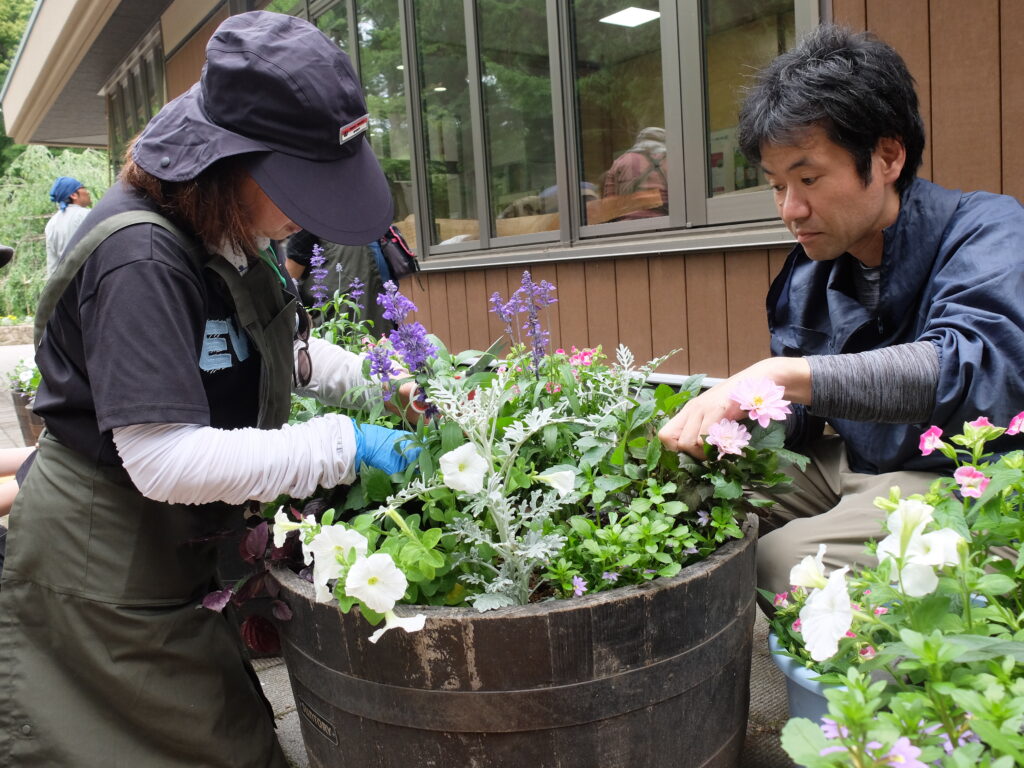 2025年さっぽろまちづくりガーデニング講座課外活動メンテナンス（円山公園①）－メンテナンス活動の様子