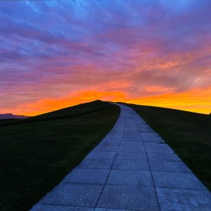 063_夕日に至る道/モエレ沼公園