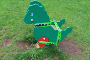 使用禁止になった遊具の写真