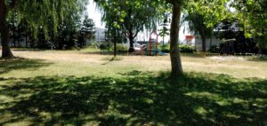 遊戯広場の日陰の写真