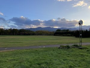 芝生広場夕暮れ