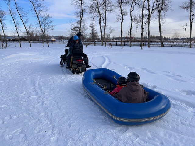 「本日もスノーラフティングを開催　11時30分より」の画像