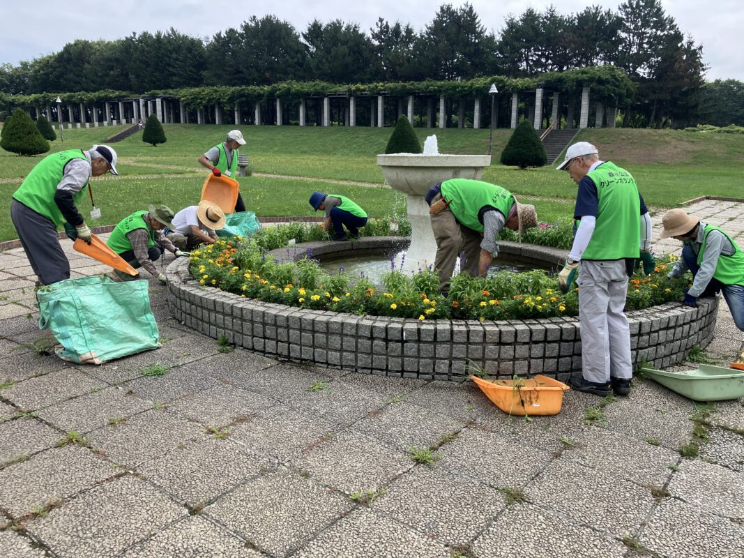 サンクガーデン花壇除草②