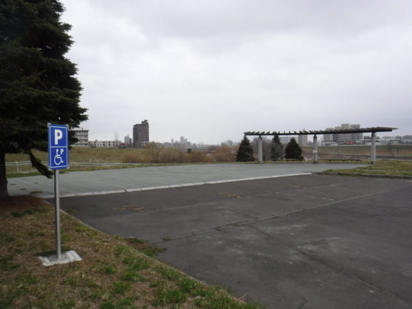 身障者用駐車スペース