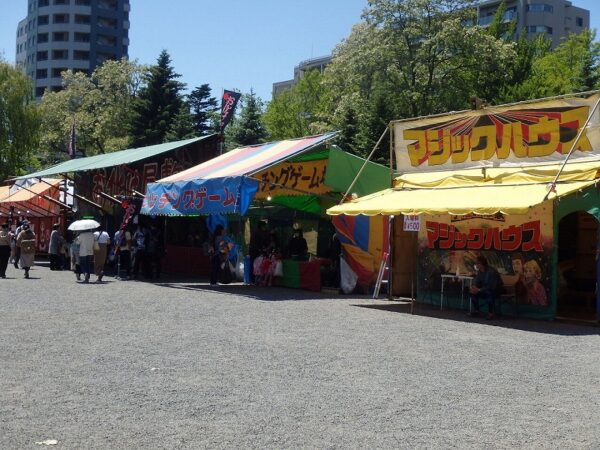 自由広場に建てられた臨時露店