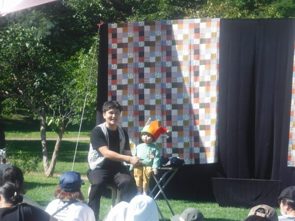 腹話術のステージ