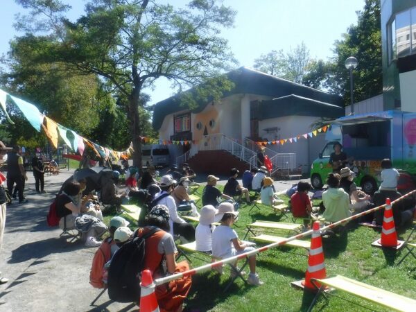 こぐま座前、人形劇