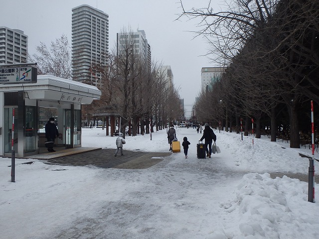 地下鉄「中島公園駅」3番出口周辺